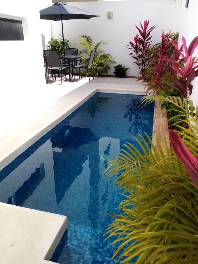 CASA AMPLIA CON ALBERCA Y ROOF GARDEN, PLAYA DEL CARMEN